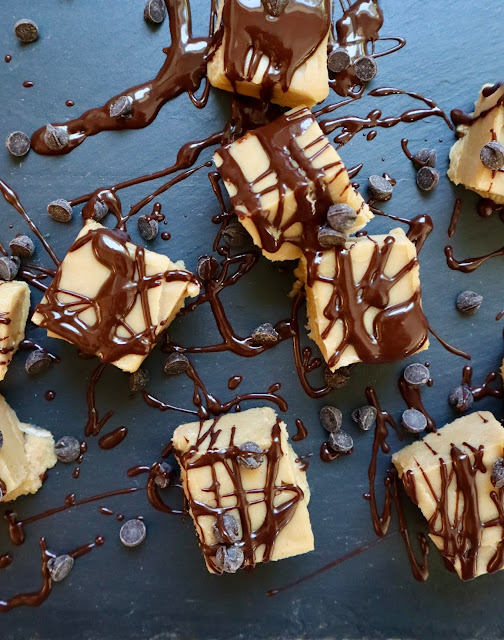 peanut butter fudge with chocolate drizzle