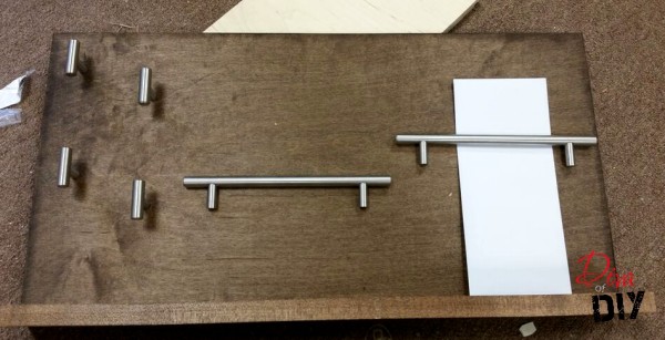 This DIY Key and Mail Organization System is a customizable organization system for the home. Build your own home organizing system & never loose your keys again!