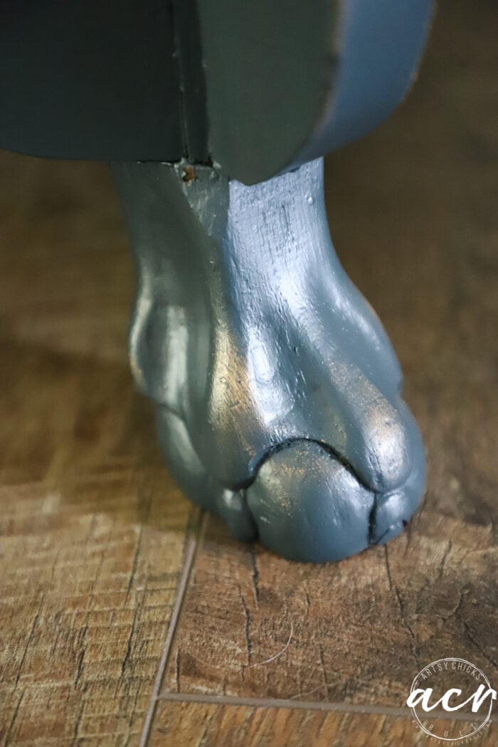 up close of claw foot