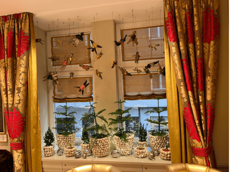 Floating figurines as Holiday decor